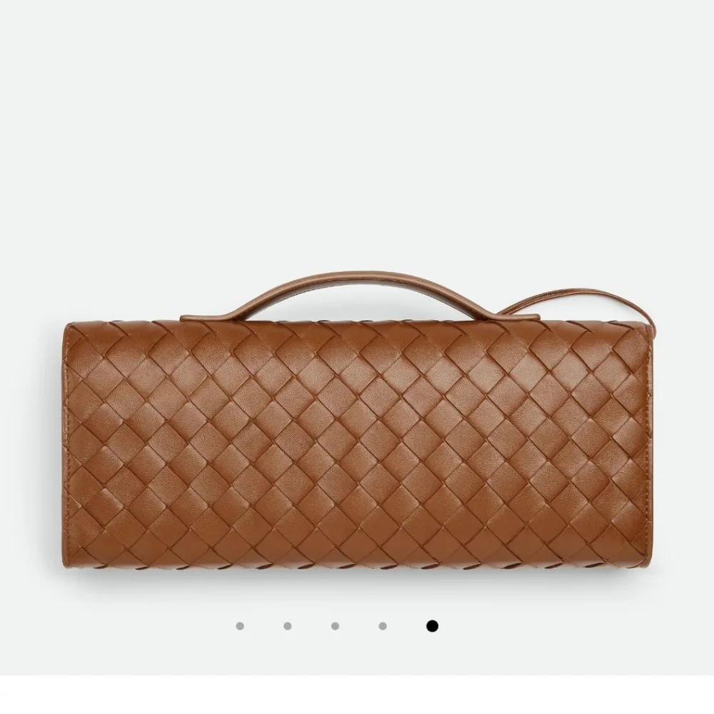 BOTTEGA VENETA ANDIAMO CLUTCH COGNAC COLOR - Picture 3 of 10